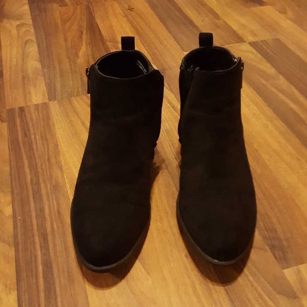 Size 8 lulu booties